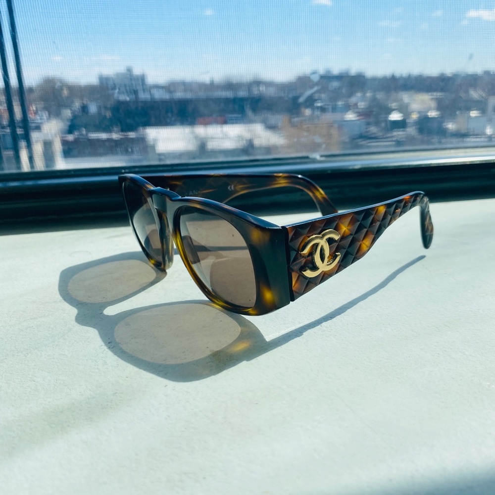 Vintage 90’s Chanel Tortoise Sunglasses